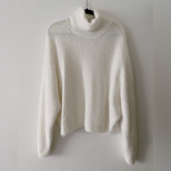 H&M | Fuzzy Cream Sweater - Picture 1 of 5